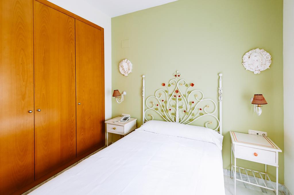 Basic Dona Manuela Hotel 2*